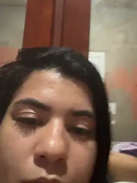 Jhullyfonseca online show from April 20, 2026, 6:42 pm