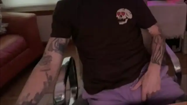 Snapshot of RuffClvb chatting on October 26, 2025, 11:31 pm RuffClvb online show from October 26, 2025, 11:31 pm