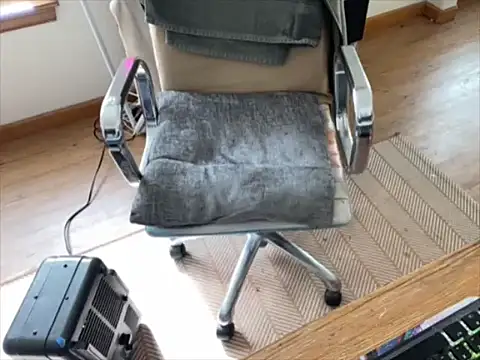 Snapshot of RuffClvb chatting on November 4, 2025, 6:18 pm RuffClvb online show from November 4, 2025, 6:18 pm