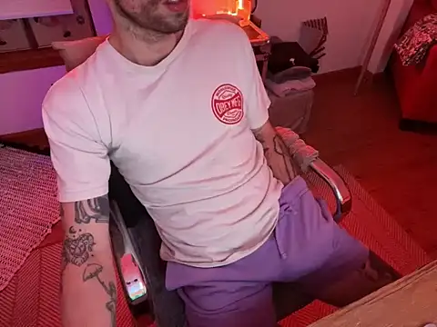 Snapshot of RuffClvb chatting on November 13, 2025, 10:14 am RuffClvb online show from November 13, 2025, 10:14 am