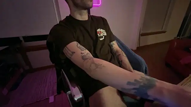 Snapshot of RuffClvb chatting on November 28, 2025, 1:30 am RuffClvb online show from November 28, 2025, 1:30 am