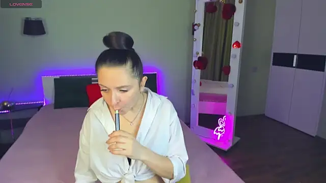 AngellLika online show from September 25, 2025, 6:00 pm