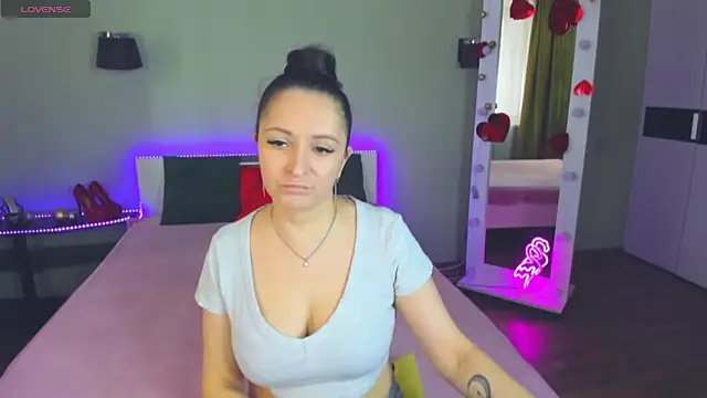 AngellLika online show from October 5, 2025, 12:58 pm