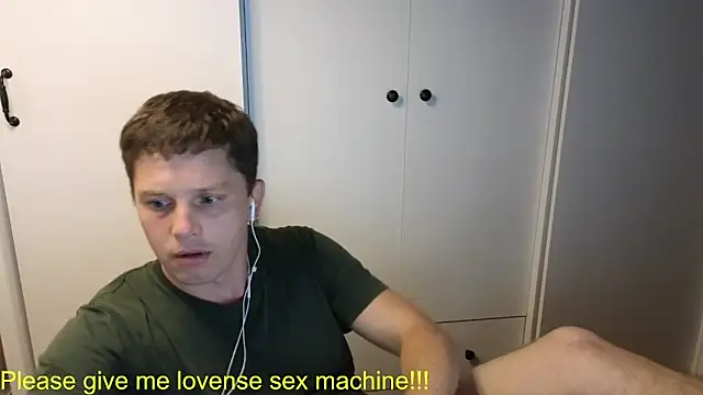 Snapshot of BigL0ve chatting on July 6, 2026, 12:35 pm BigL0ve online show from July 6, 2026, 12:35 pm