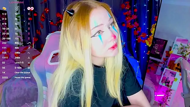 Snapshot of ElswythCovil chatting on November 11, 2025, 4:01 am ElswythCovil online show from November 11, 2025, 4:01 am