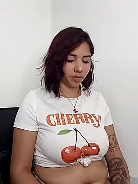 LucyMartelli online show from February 6, 2025, 3:31 pm