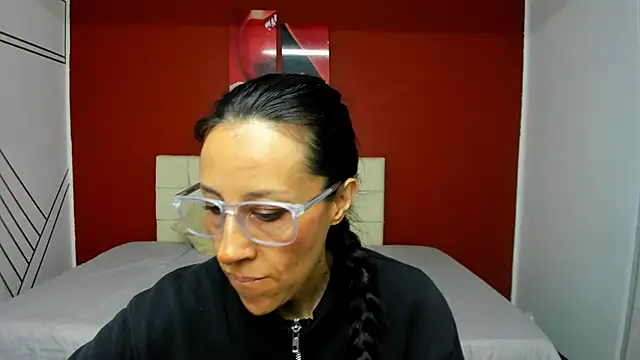 Snapshot of Abrillee1 chatting on December 20, 2024, 8:12 pm Abrillee1 online show from December 20, 2024, 8:12 pm