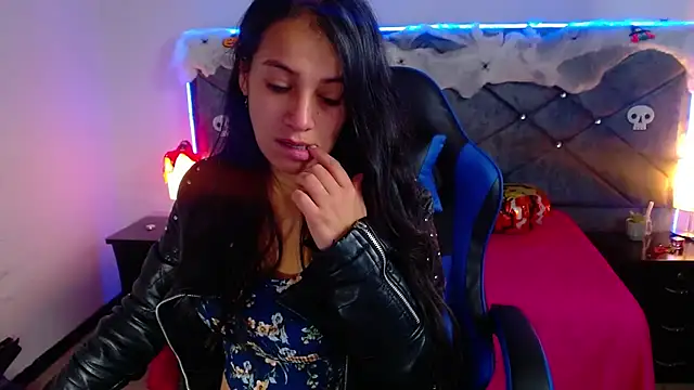 Julietacollins06 online show from October 31, 2025, 12:50 pm