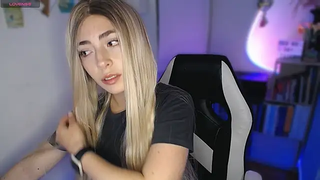 channel blonde a online show from October 15, 2025, 4:56 am