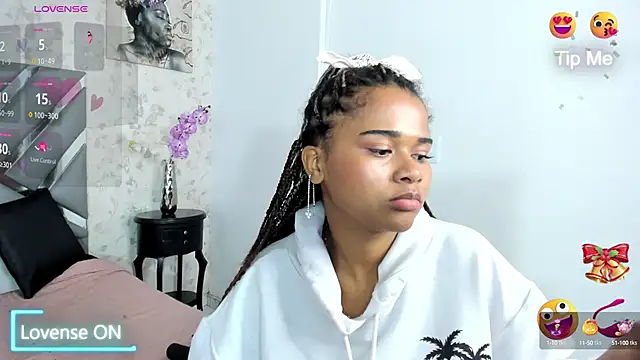 Snapshot of moon_HoneyX chatting on December 7, 2024, 3:19 pm moon HoneyX online show from December 7, 2024, 3:19 pm