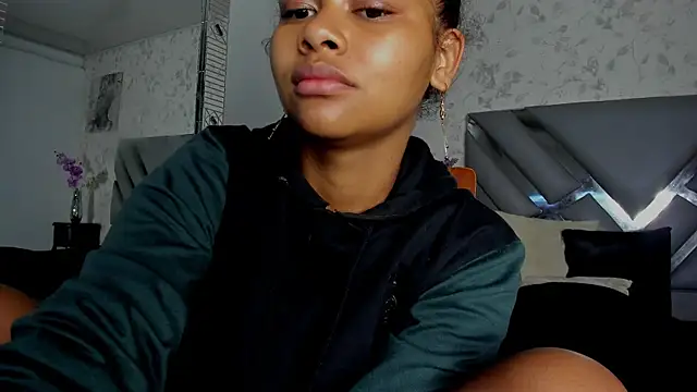 Snapshot of moon_HoneyX chatting on February 2, 2025, 12:24 pm moon HoneyX online show from February 2, 2025, 12:24 pm