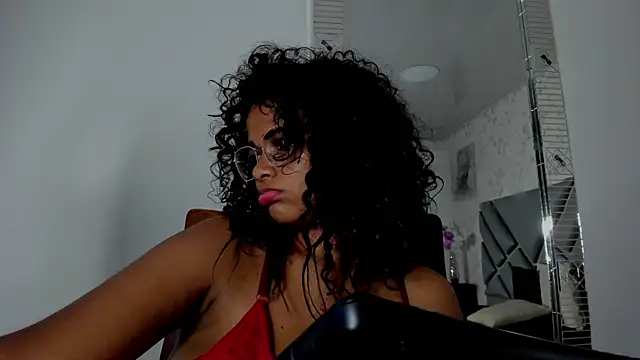 Snapshot of moon_HoneyX chatting on February 4, 2025, 7:00 pm moon HoneyX online show from February 4, 2025, 7:00 pm