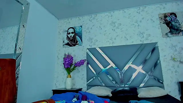 Snapshot of moon_HoneyX chatting on February 12, 2025, 5:58 pm moon HoneyX online show from February 12, 2025, 5:58 pm