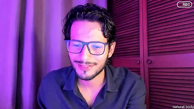 Nicholasrodrii online show from October 7, 2025, 10:51 pm