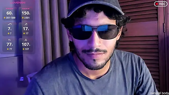 Nicholasrodrii online show from October 23, 2025, 10:52 pm