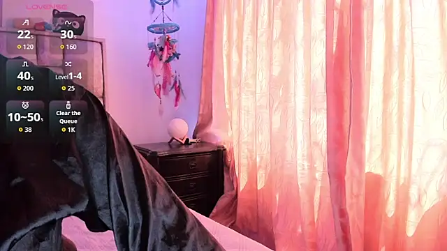 brianaGuzman online show from November 8, 2025, 4:51 pm