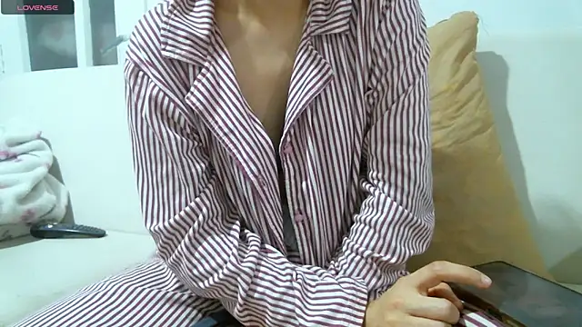 blackpearl77777 online show from December 11, 2024, 10:27 pm