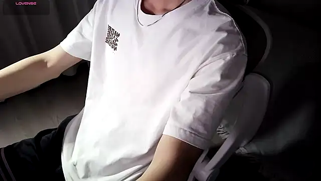 FEIYU001 online show from December 28, 2024, 11:52 am