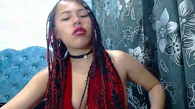 Snapshot of lily_jamesx chatting on February 11, 2025, 6:44 pm lily jamesx online show from February 11, 2025, 6:44 pm