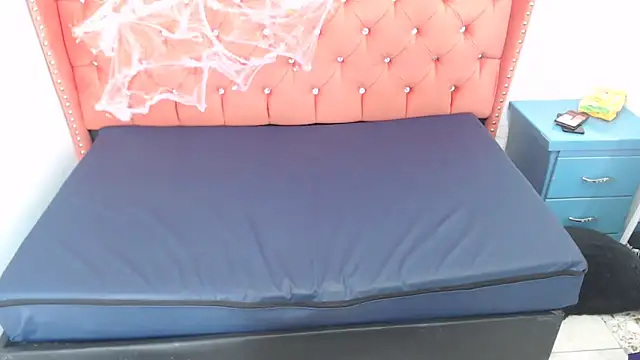 Snapshot of lily_jamesx chatting on October 9, 2025, 2:04 pm lily jamesx online show from October 9, 2025, 2:04 pm