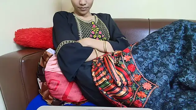 Srabontii online show from December 4, 2025, 9:07 am