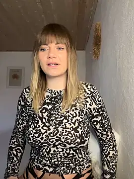 Snapshot of Milla__one chatting on December 3, 2024, 8:05 am Milla one online show from December 3, 2024, 8:05 am