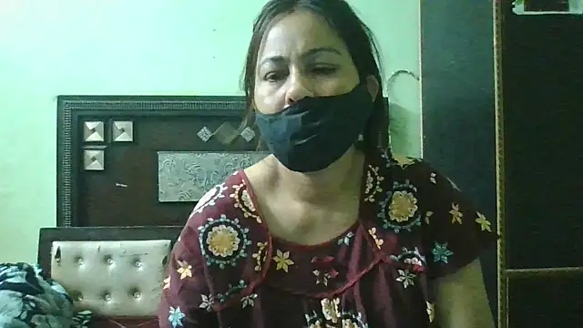 couplesuni online show from March 10, 2026, 10:53 am