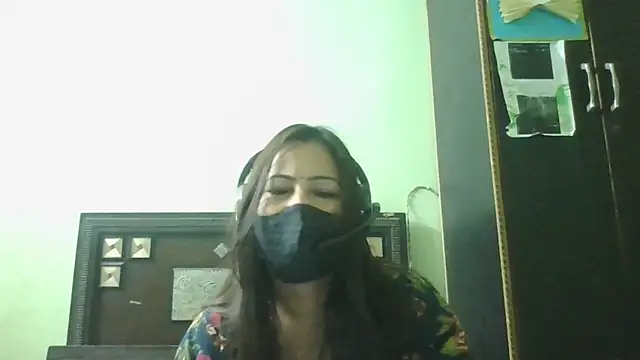 couplesuni online show from April 11, 2026, 5:28 pm