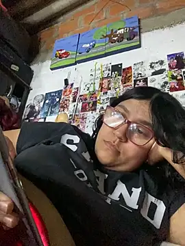 dafne19  online show from November 25, 2025, 4:23 am