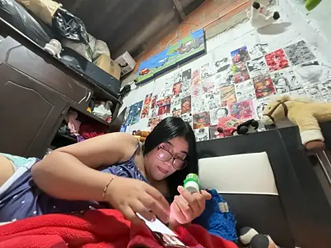 dafne19  online show from April 3, 2026, 5:38 am