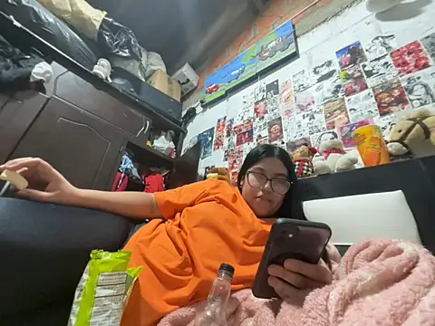 dafne19  online show from April 14, 2026, 4:40 am