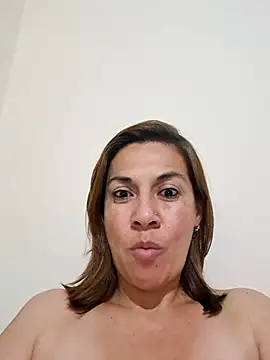 Snapshot of Zaralu_ chatting on December 18, 2024, 3:47 am Zaralu online show from December 18, 2024, 3:47 am