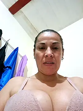 Snapshot of Zaralu_ chatting on March 5, 2025, 3:08 am Zaralu online show from March 5, 2025, 3:08 am