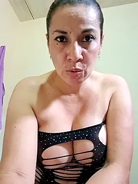 Snapshot of Zaralu_ chatting on October 27, 2025, 7:29 pm Zaralu online show from October 27, 2025, 7:29 pm