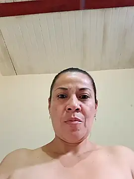 Snapshot of Zaralu_ chatting on November 2, 2025, 1:24 pm Zaralu online show from November 2, 2025, 1:24 pm