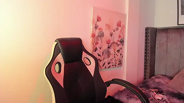 Alaia Cute online show from October 3, 2025, 3:03 am