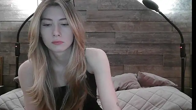 Snapshot of ErikaShyy chatting on February 21, 2025, 7:23 am ErikaShyy online show from February 21, 2025, 7:23 am