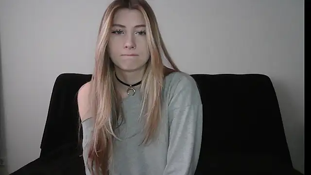 ErikaShyy online show from November 13, 2025, 11:20 am