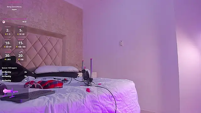 LiaFlowers online show from January 14, 2025, 1:26 am