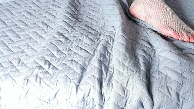 LiaFlowers online show from February 26, 2025, 6:04 am