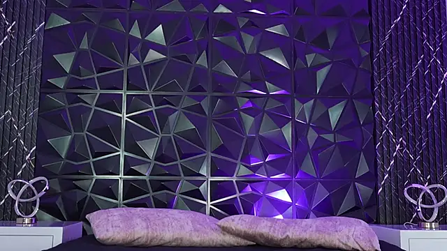 LiaFlowers online show from December 22, 2025, 12:57 pm