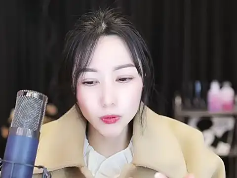 Nuyoah-77 online show from December 28, 2024, 3:59 pm