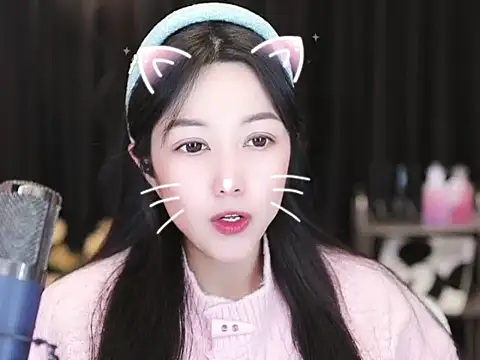 Nuyoah-77 online show from January 1, 2025, 4:07 pm