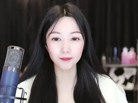 Nuyoah-77 online show from January 2, 2025, 7:07 pm