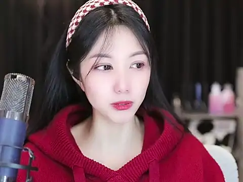 Nuyoah-77 online show from January 9, 2025, 4:17 pm