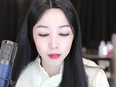 Nuyoah-77 online show from February 3, 2025, 2:24 pm