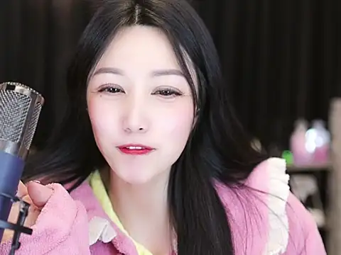 Nuyoah-77 online show from February 19, 2025, 8:20 pm