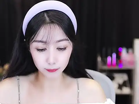 Nuyoah-77 online show from September 15, 2025, 4:51 pm