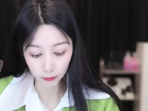 Nuyoah-77 online show from October 21, 2025, 4:30 pm