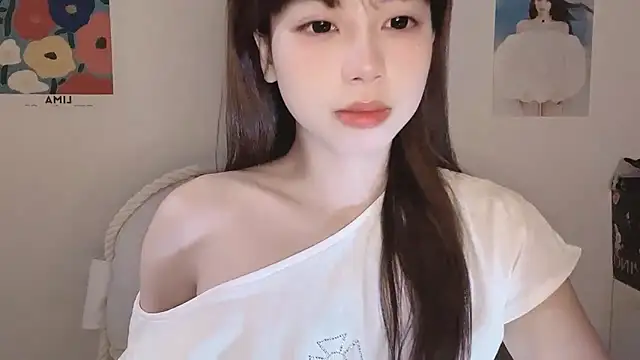 -Hottie online show from October 16, 2025, 7:59 pm